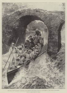 Het koninklijk bezoek aan Ierland, de koninklijke boot die de stroomversnellingen passeert bij de Old Weir Bridge op het meer van Killarney